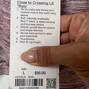 Lululemon NWT Size Large long sleeve top with thumpholes.